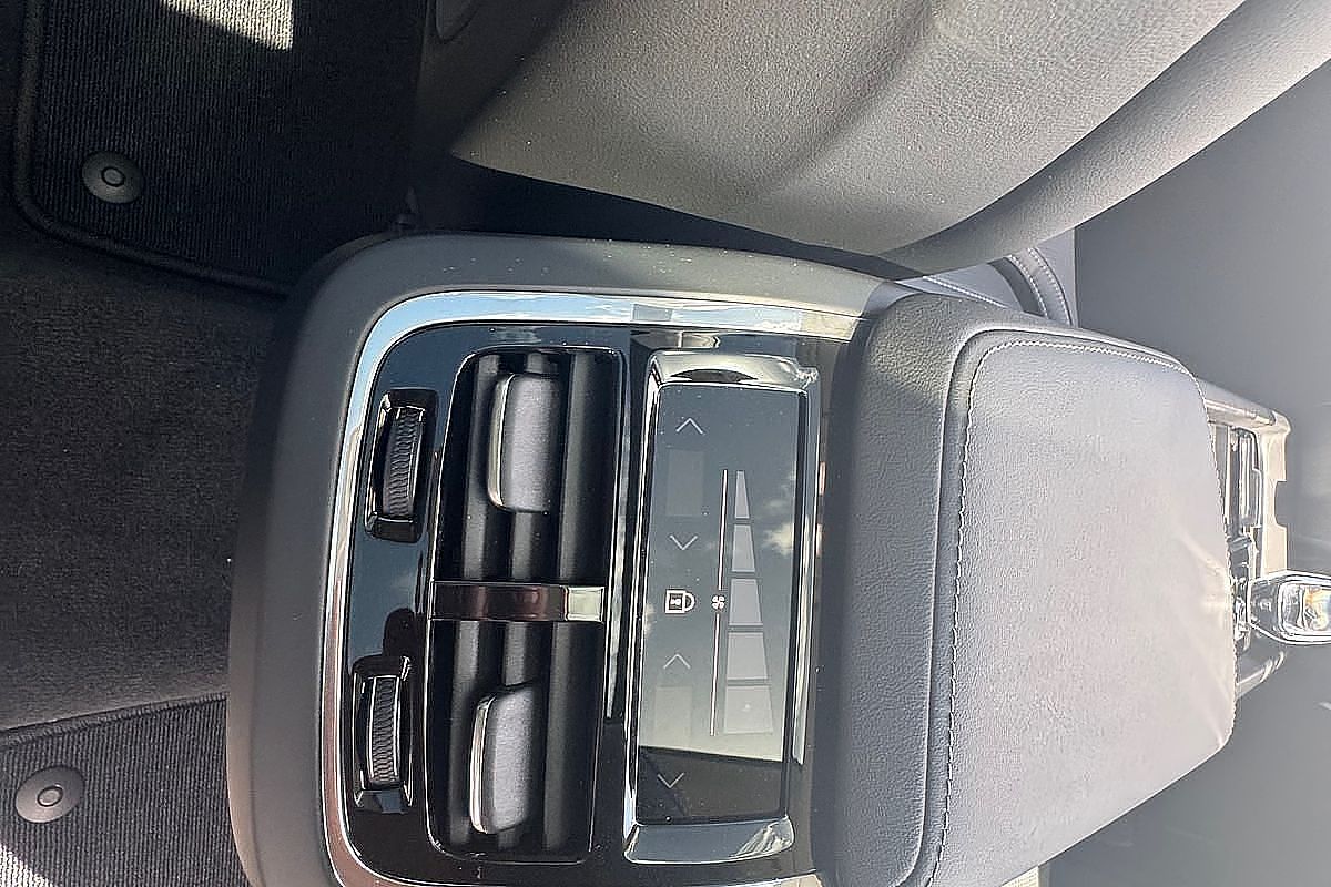 2023 Volvo XC60 Ultimate B5 Bright