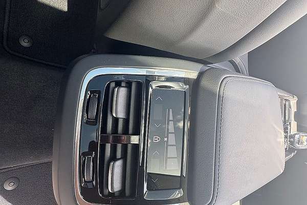 2023 Volvo XC60 Ultimate B5 Bright