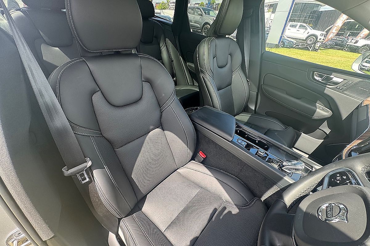 2023 Volvo XC60 Ultimate B5 Bright