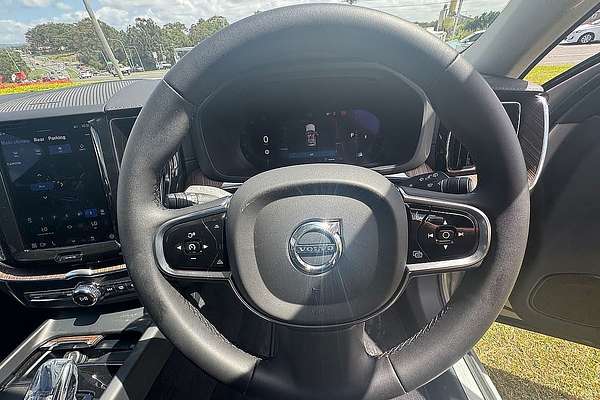 2023 Volvo XC60 Ultimate B5 Bright