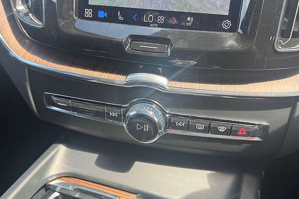 2023 Volvo XC60 Ultimate B5 Bright