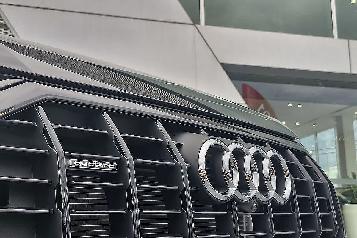 2024 Audi Q3 40 TFSI S line F3