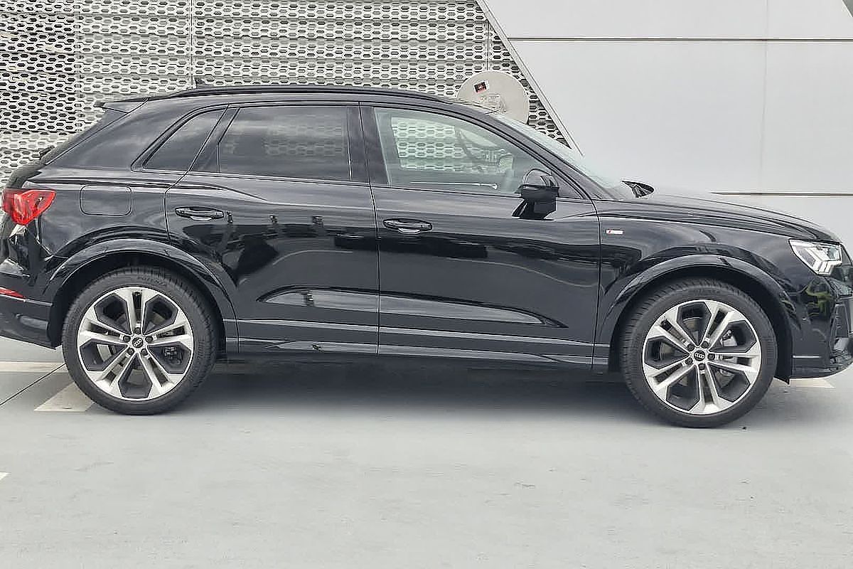 2024 Audi Q3 40 TFSI S line F3