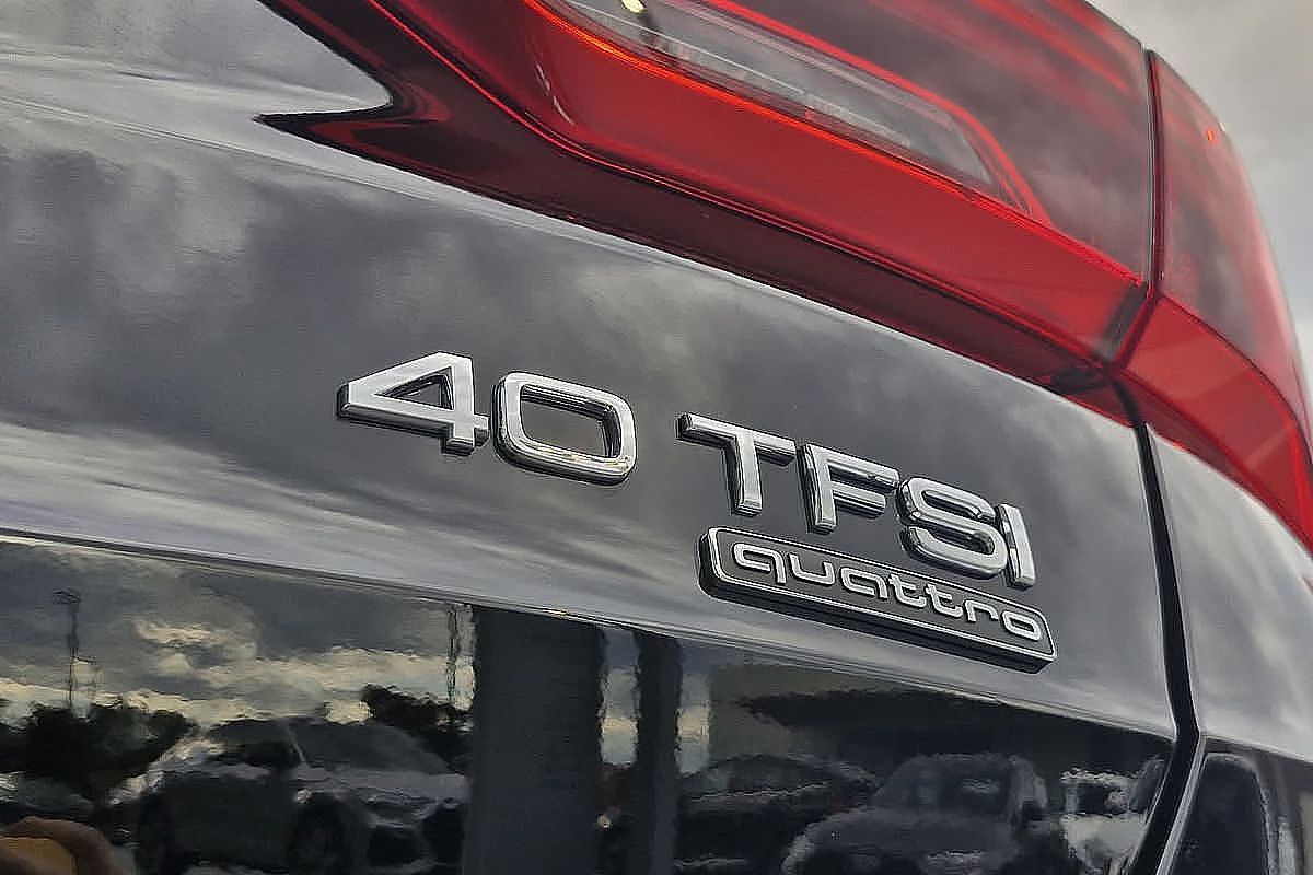 2024 Audi Q3 40 TFSI S line F3