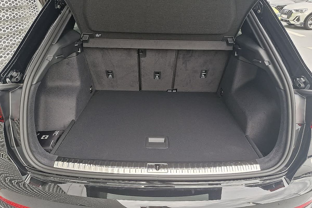 2024 Audi Q3 40 TFSI S line F3
