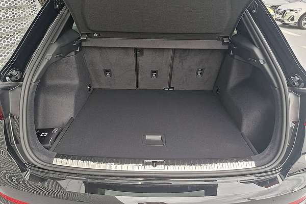 2024 Audi Q3 40 TFSI S line F3