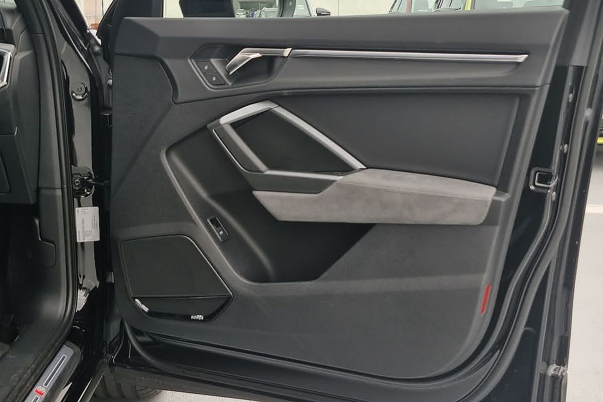 2024 Audi Q3 40 TFSI S line F3