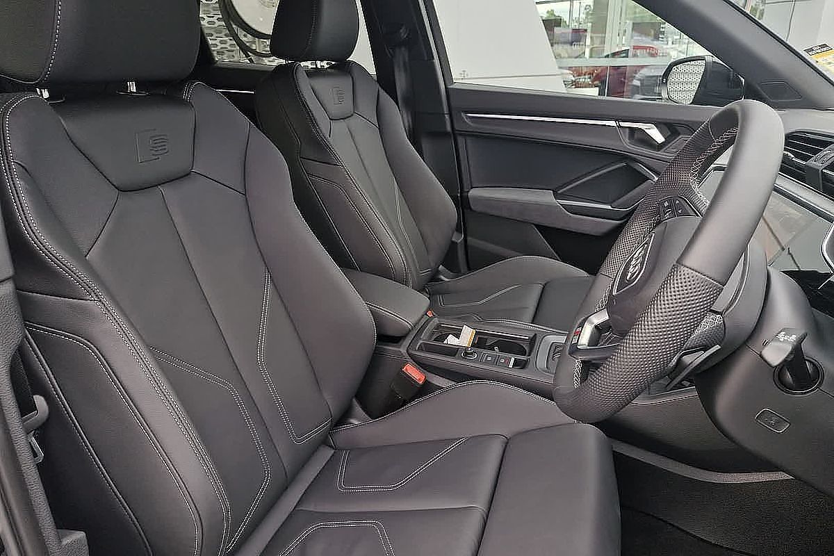 2024 Audi Q3 40 TFSI S line F3