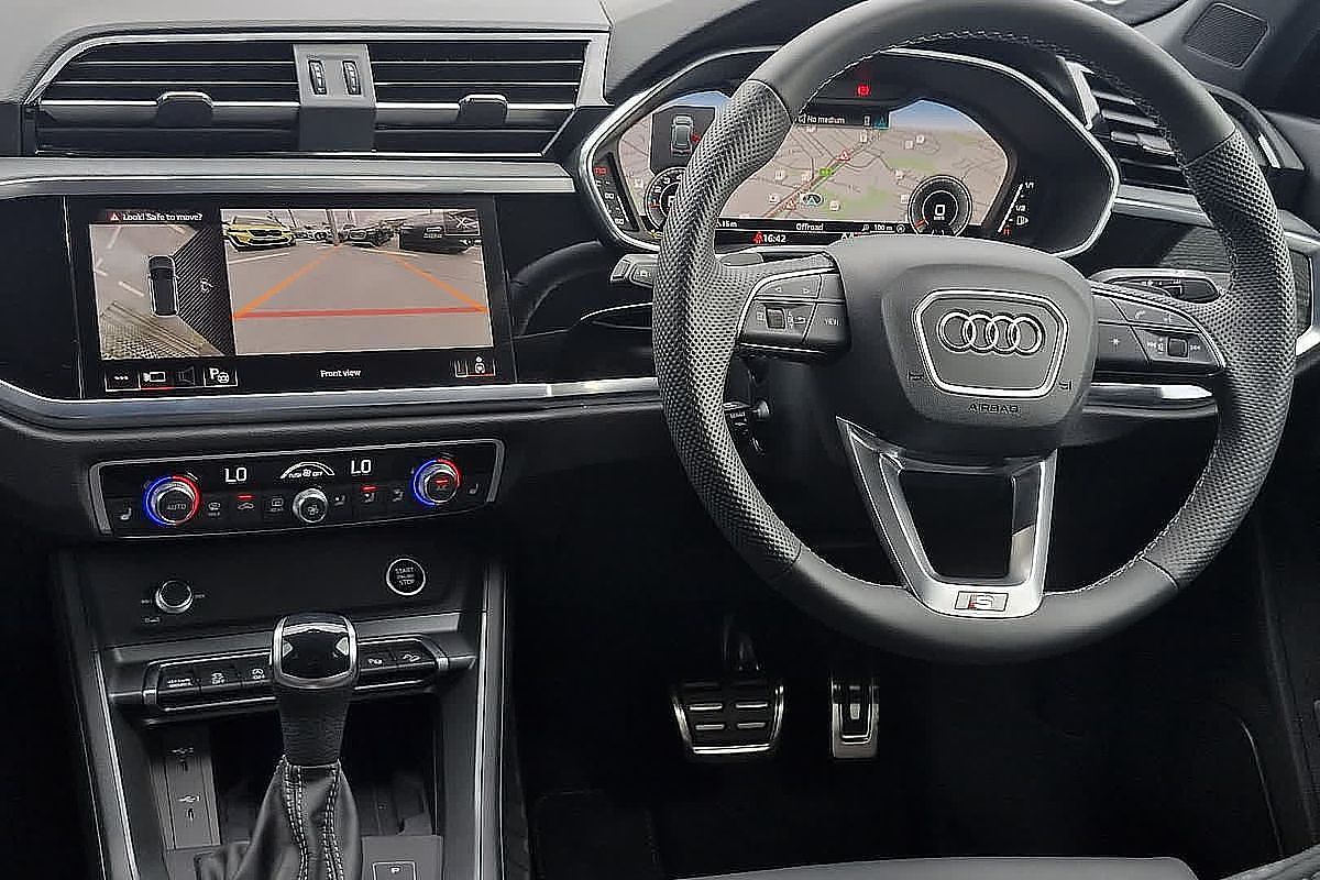 2024 Audi Q3 40 TFSI S line F3