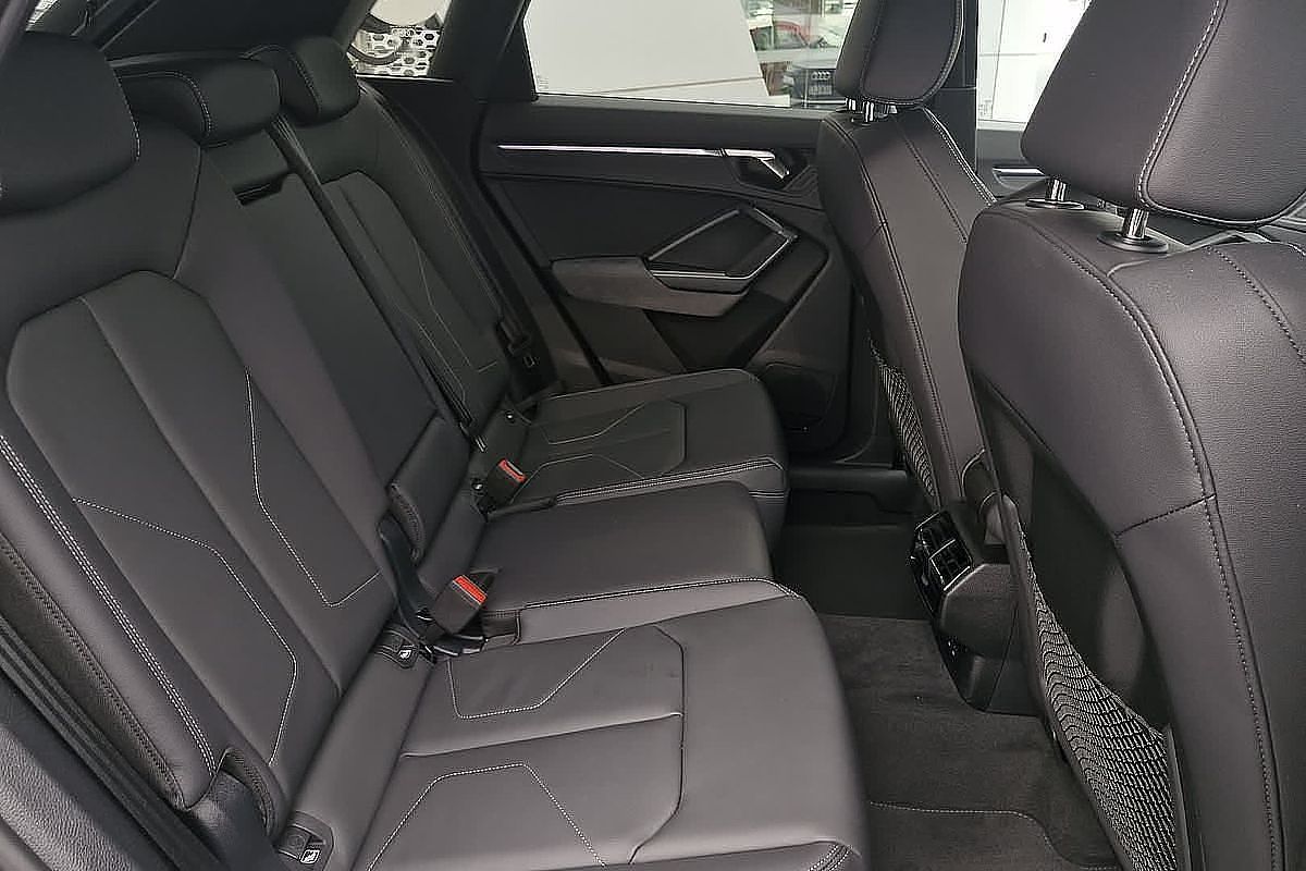 2024 Audi Q3 40 TFSI S line F3