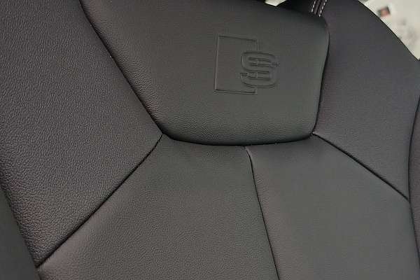 2024 Audi Q3 40 TFSI S line F3