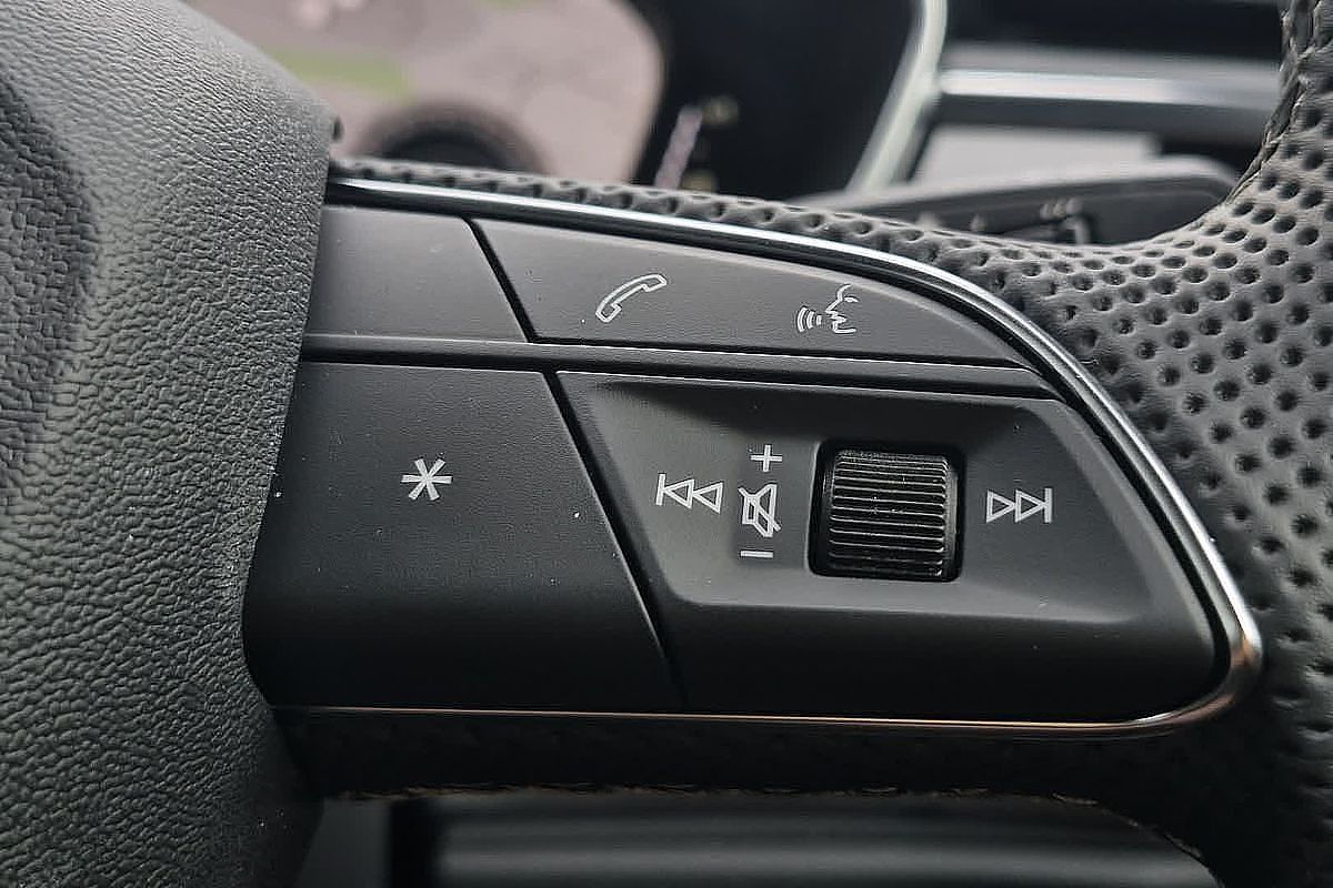 2024 Audi Q3 40 TFSI S line F3