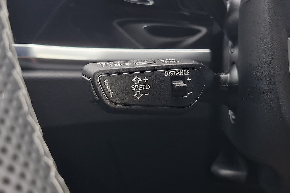 2024 Audi Q3 40 TFSI S line F3