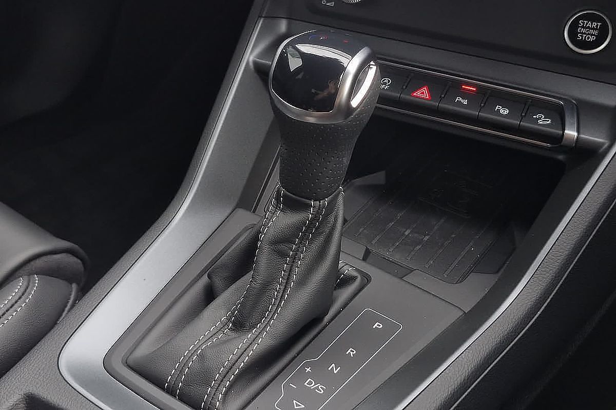 2024 Audi Q3 40 TFSI S line F3