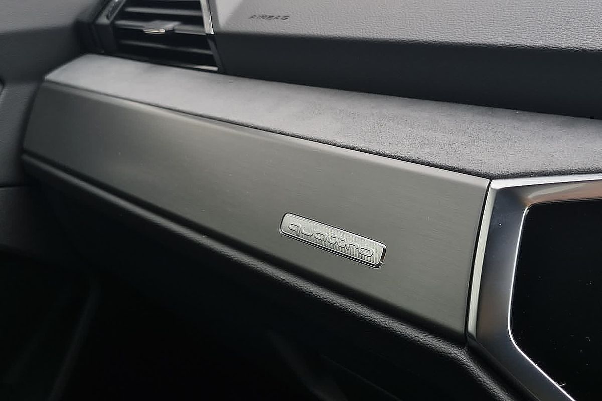 2024 Audi Q3 40 TFSI S line F3