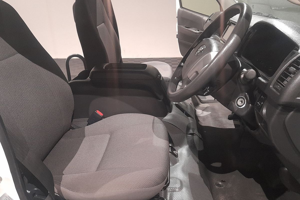 2018 Toyota Hiace Commuter KDH223R