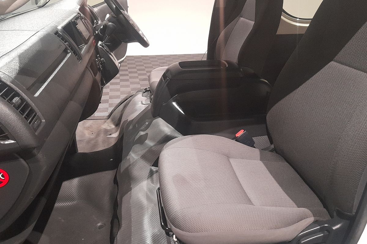 2018 Toyota Hiace Commuter KDH223R