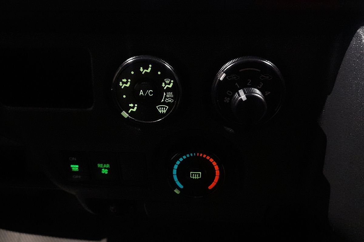 2018 Toyota Hiace Commuter KDH223R
