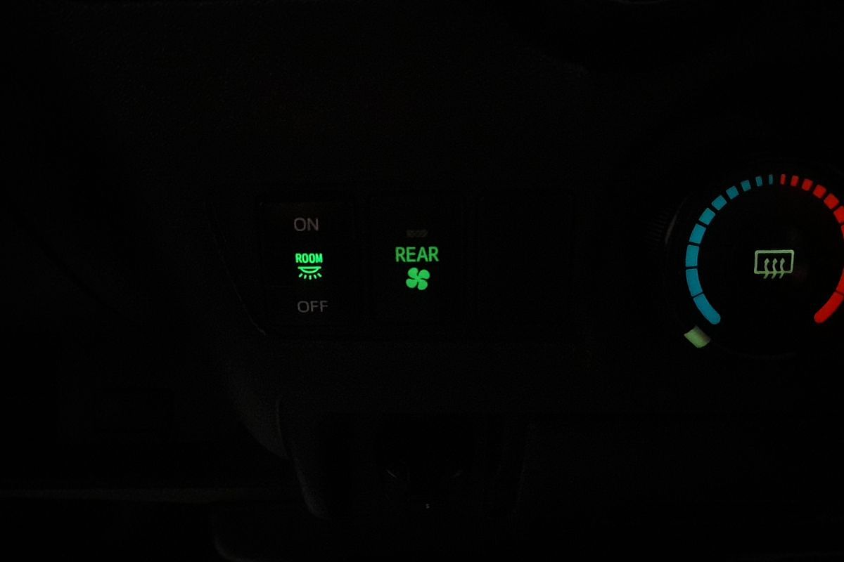 2018 Toyota Hiace Commuter KDH223R
