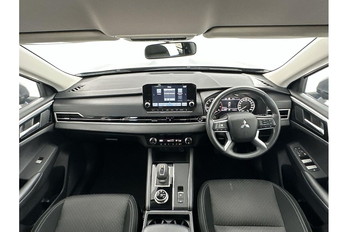 2022 Mitsubishi Outlander ES ZM