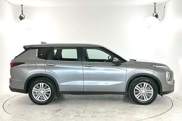 2022 Mitsubishi Outlander ES ZM