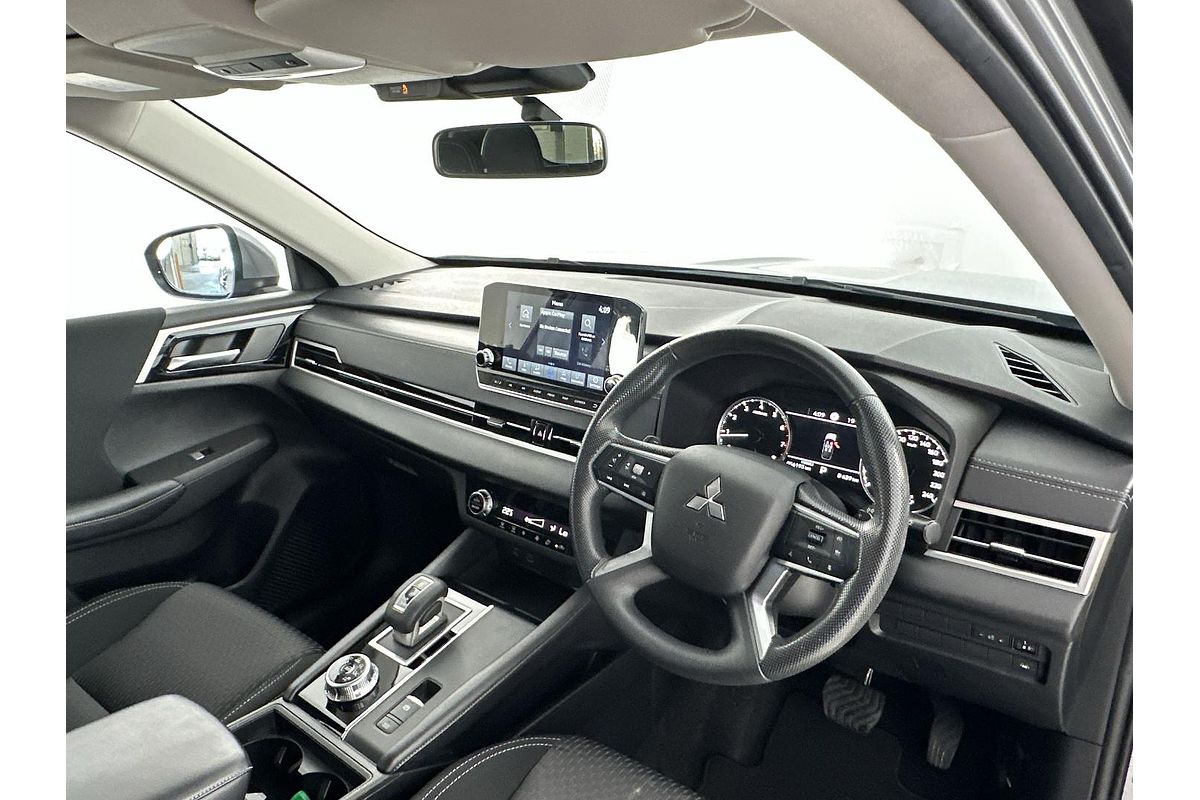 2022 Mitsubishi Outlander ES ZM
