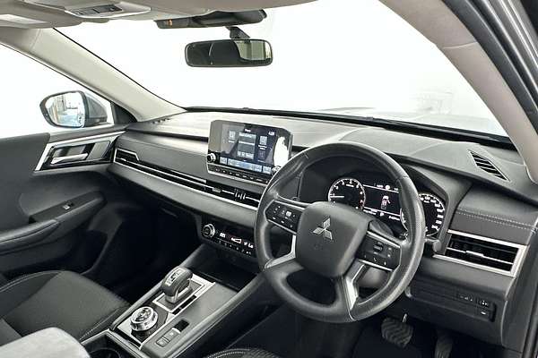 2022 Mitsubishi Outlander ES ZM