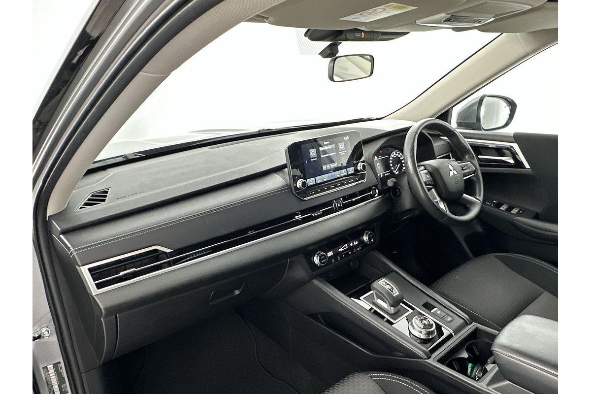 2022 Mitsubishi Outlander ES ZM