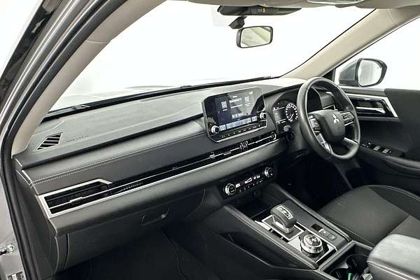 2022 Mitsubishi Outlander ES ZM