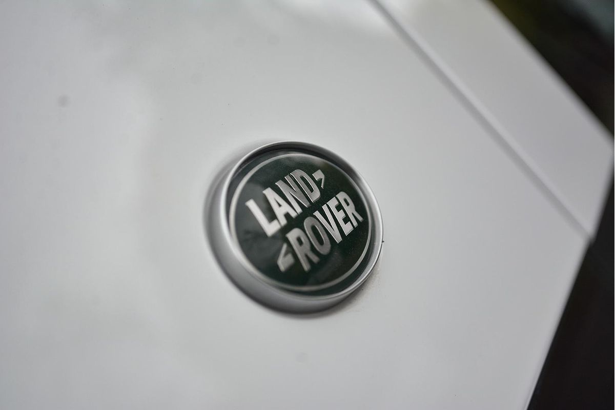 2024 Land Rover Defender 110 P300 S L663