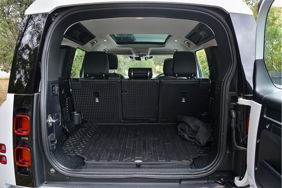 2024 Land Rover Defender 110 P300 S L663