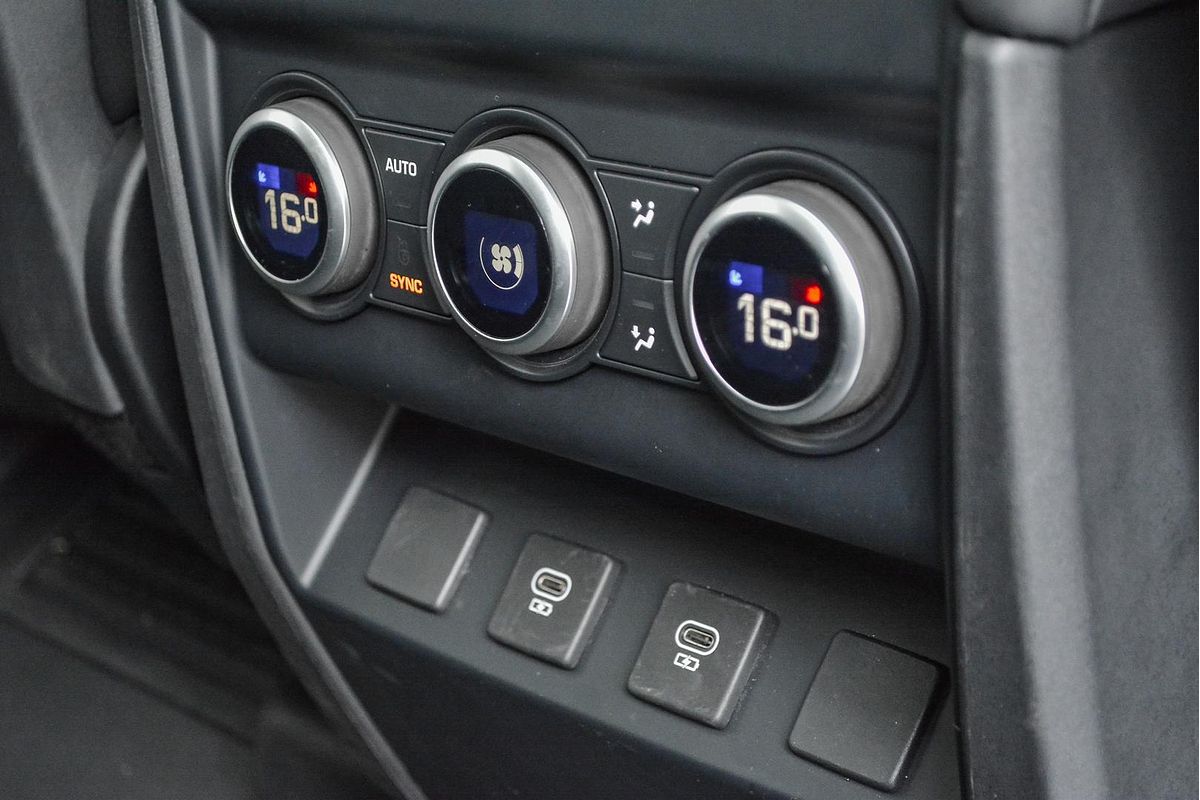 2024 Land Rover Defender 110 P300 S L663