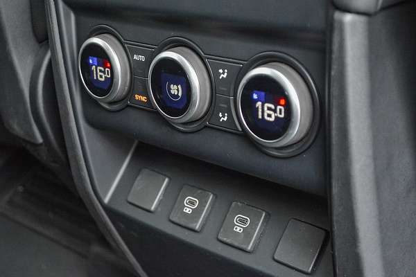 2024 Land Rover Defender 110 P300 S L663
