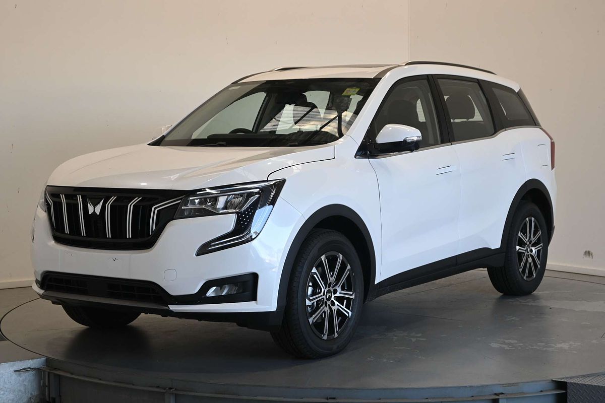 2025 Mahindra XUV700 AX7L