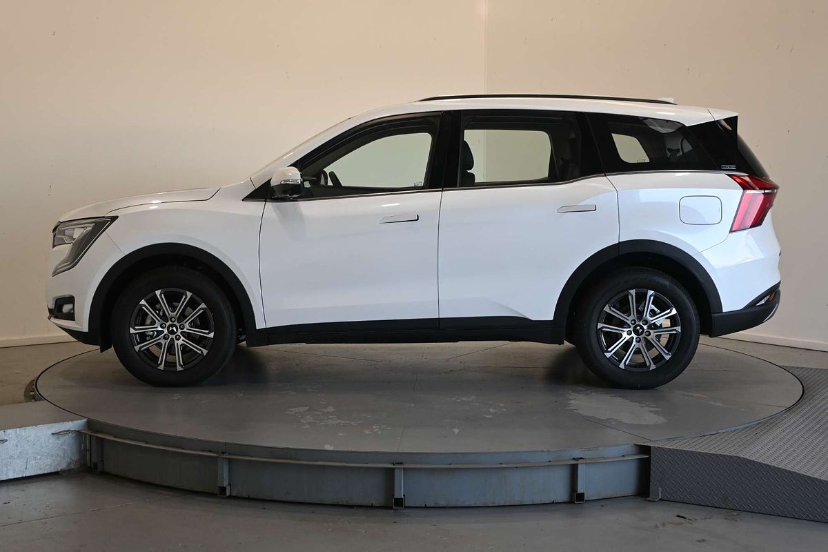 2025 Mahindra XUV700 AX7L