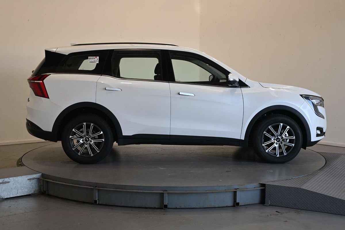2025 Mahindra XUV700 AX7L