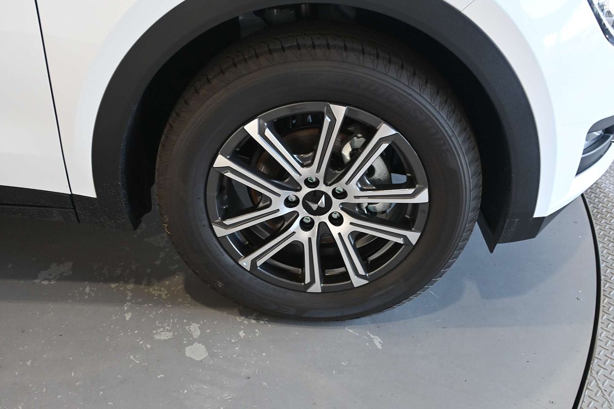 2025 Mahindra XUV700 AX7L