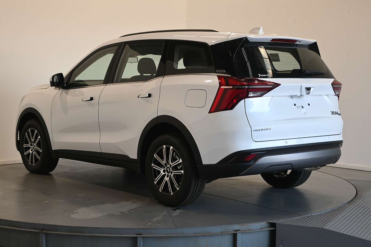 2025 Mahindra XUV700 AX7L