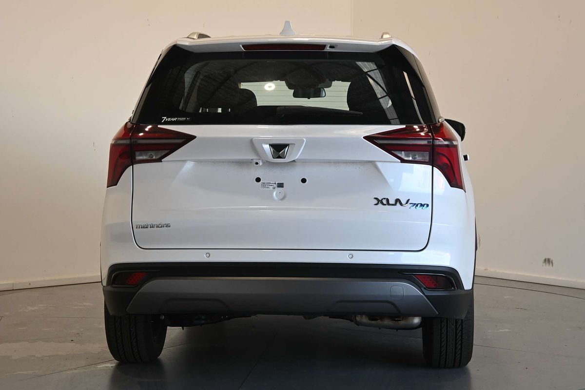 2025 Mahindra XUV700 AX7L