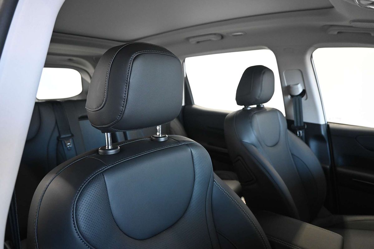 2025 Mahindra XUV700 AX7L