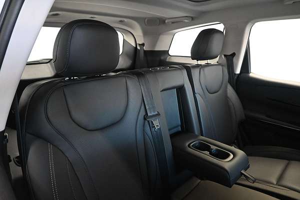 2025 Mahindra XUV700 AX7L