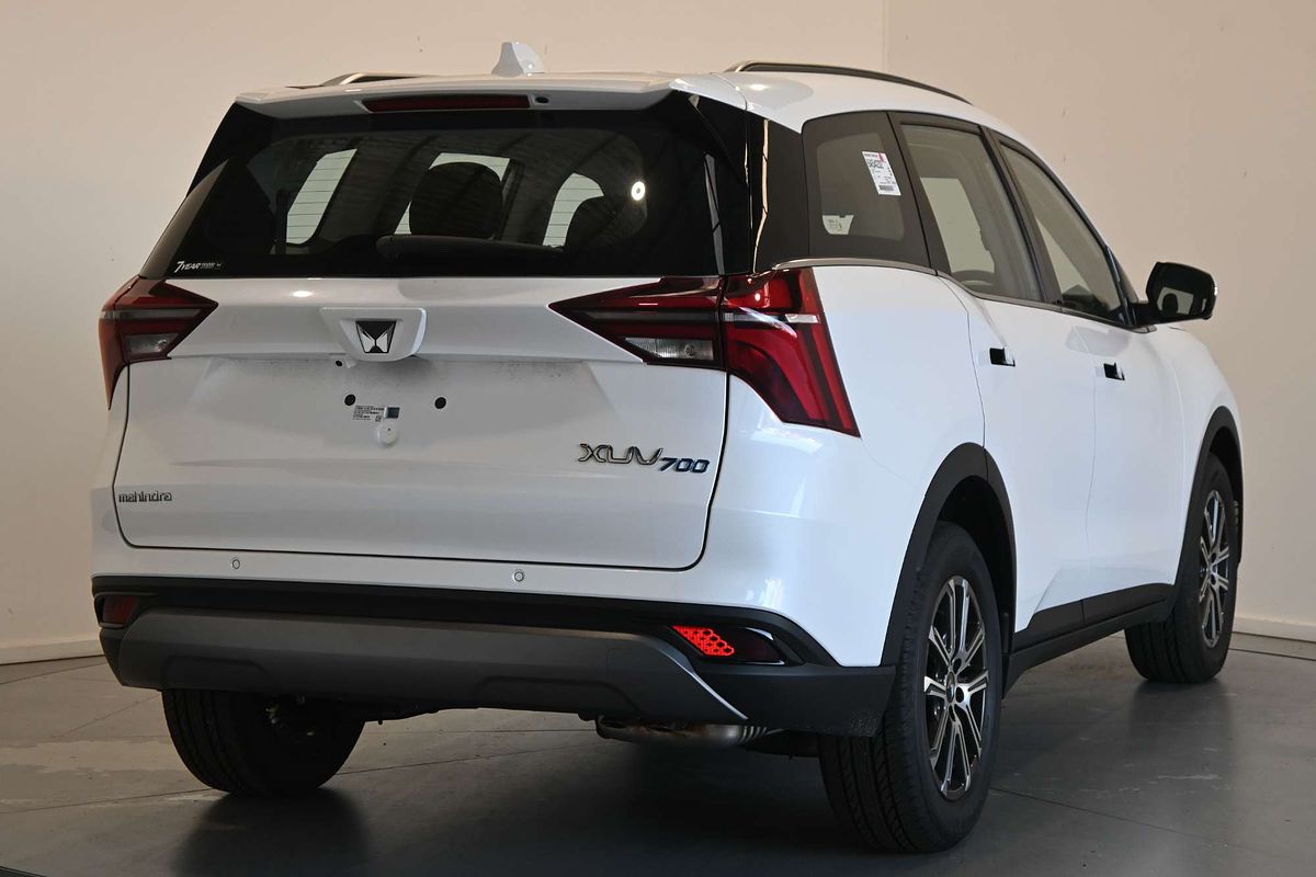 2025 Mahindra XUV700 AX7L