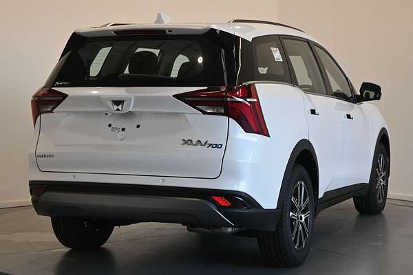 2025 Mahindra XUV700 AX7L