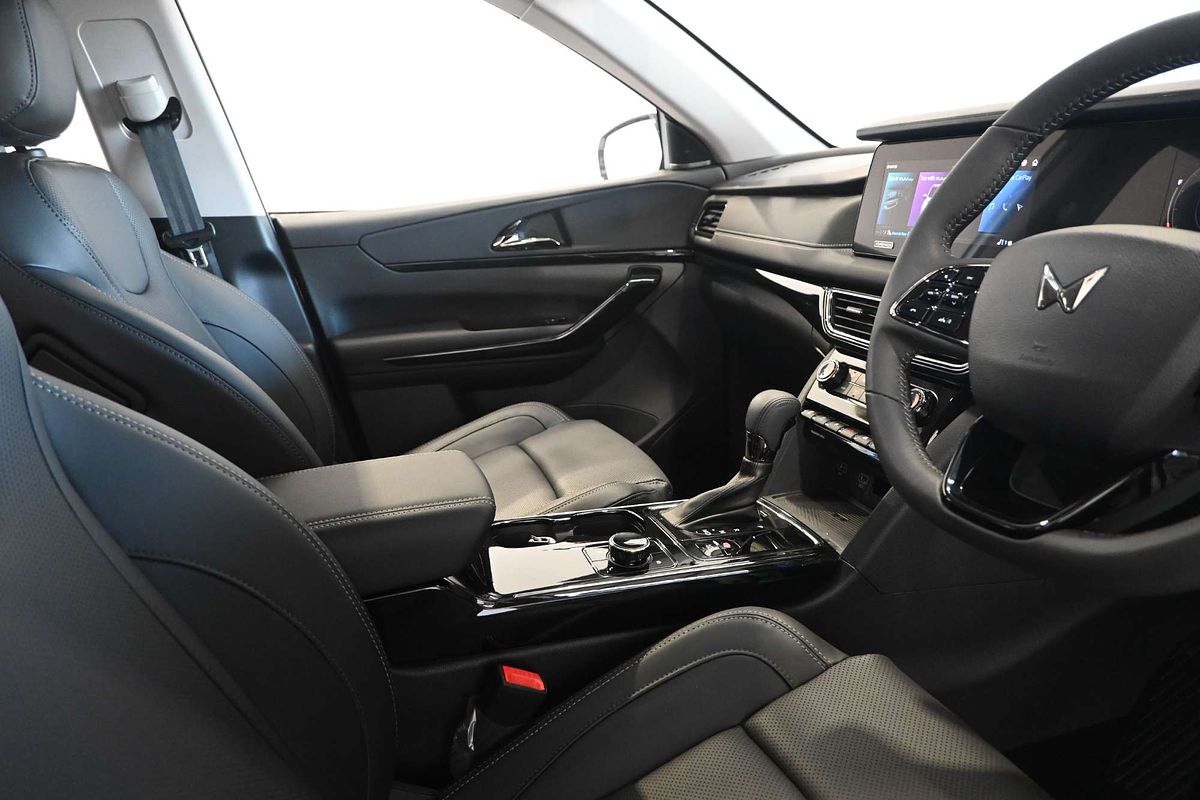 2025 Mahindra XUV700 AX7L