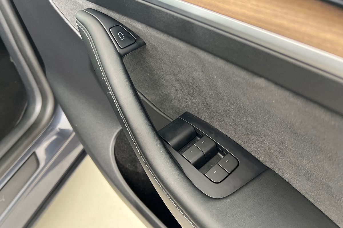 2023 Tesla Model Y Rear-Wheel Drive