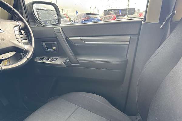 2017 Mitsubishi Pajero GLX NX