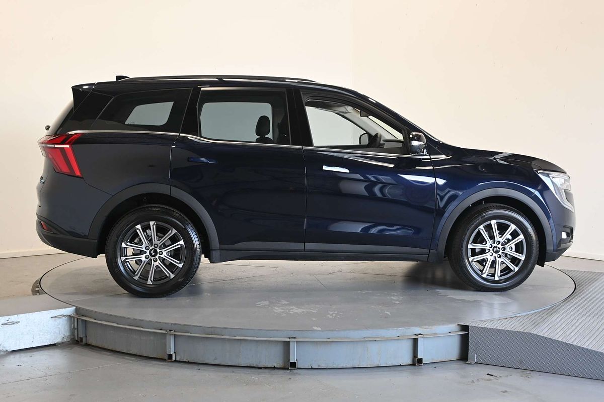 2025 Mahindra XUV700 AX7L