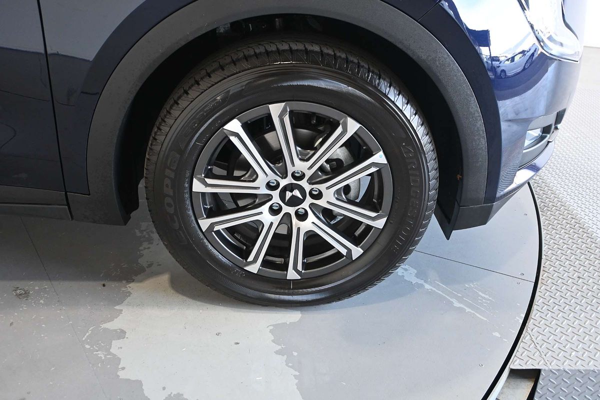 2025 Mahindra XUV700 AX7L