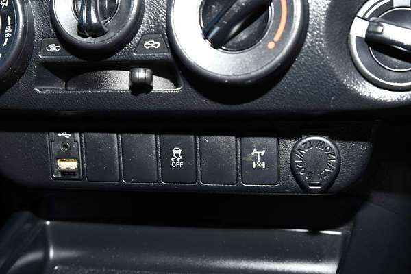 2015 Toyota Hilux SR GUN126R 4X4