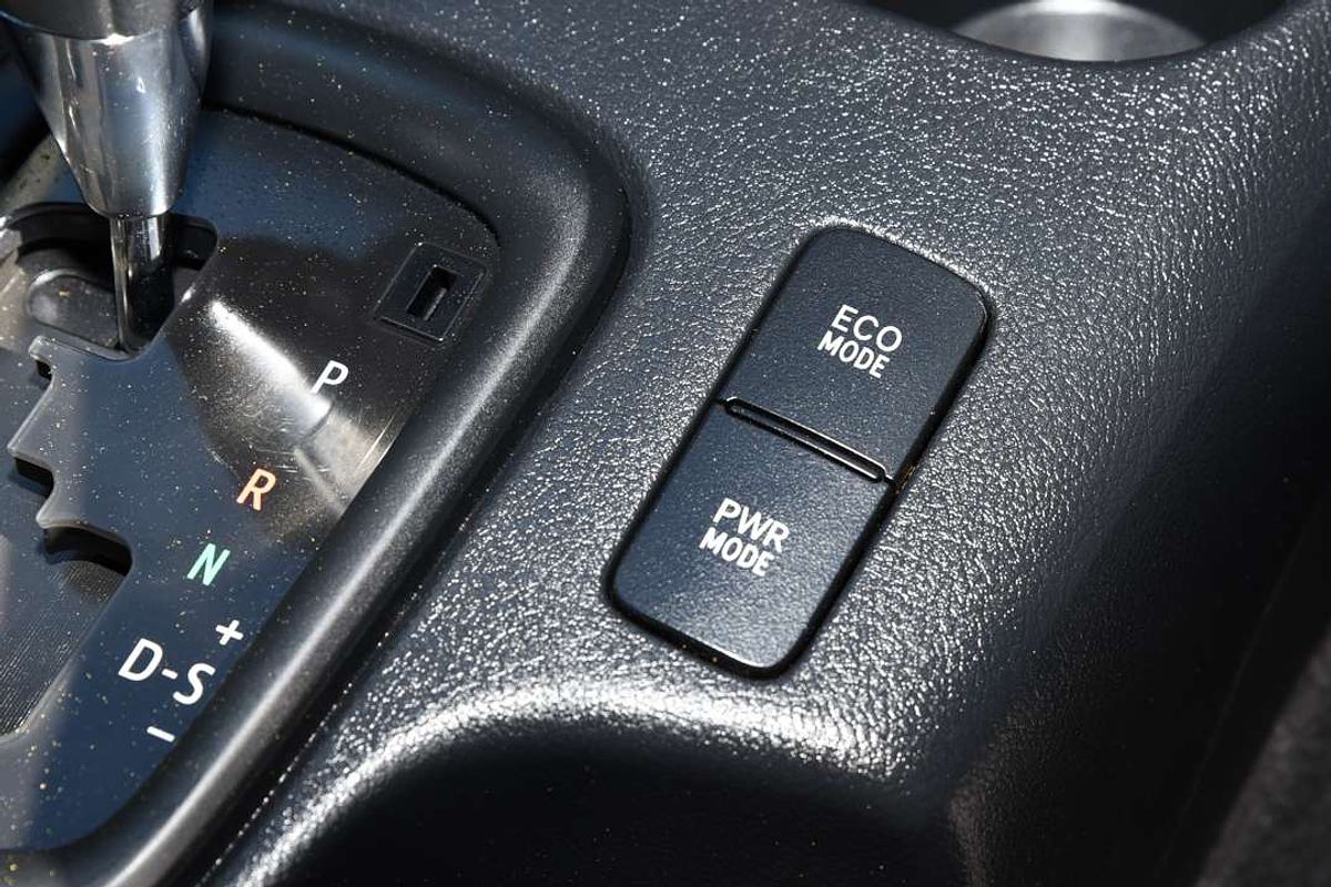 2015 Toyota Hilux SR GUN126R 4X4